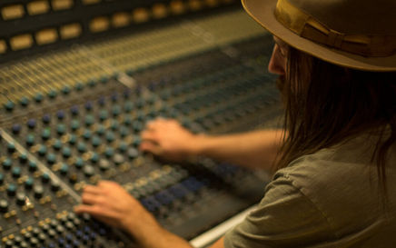 Damien Lewis: The Connoisseur